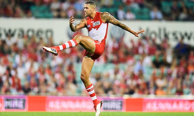 AFL 2018 Round 03 - Sydney Swans v GWS Giants SYDNEY, AUSTRALIA - APRIL 07: Lance Franklin of the Swans kicks a goal during the round three AFL match between the Sydney Swans and the Greater Western Sydney Giants at Sydney Cricket Ground on April 7, 2018 in Sydney, Australia. (Photo by Brett Hemmings/AFL Media/Getty Images)